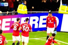 卡塞米罗获拉爵起立鼓掌致敬！曼联中场新战术揭秘，阿莫林仍必须买后腰