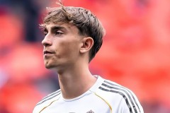 同样是西甲豪门，巴萨穿中文球衣入场庆祝新年，皇马虚假道歉引球迷不满