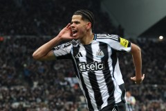 （外代二线）足球——英超联赛：纽卡斯尔联胜曼联