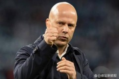 有希望首发！萨拉赫与斯洛特关系在一场训练场密谈后竟神奇和解，他将回归利物浦阵容