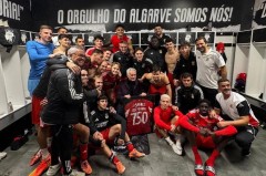 2-0锁定胜局！“狂人”穆里尼奥率本菲卡凯旋晋级八强，战术魅力再创辉煌