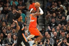 文班亚马12分亚历山大空砍33分 马刺大胜雷霆