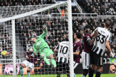 一场2-1让纽卡4轮不败，积分追平热刺曼联，争四形势白热化