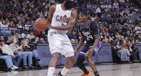 哈登首秀下半场7中6+2关键三分 读秒时刻4分+1防守篮板