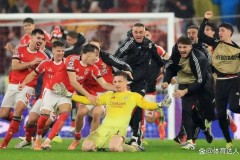 从4连败到压哨晋级！穆里尼奥63岁生日后奇迹一战，门将绝杀让皇马跌出前8