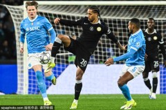 94分35秒！霍伊伦攻入07-08赛季以来那不勒斯意甲第二晚点球