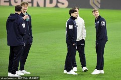 德甲中卫评级揭示新星潜力：于帕梅卡诺与施洛特贝克的技术解析与未来展望