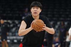 杨瀚森处境正在变好吗？对比同级菜鸟答案很残忍