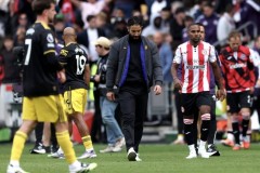 1比3惨败+1200万转会费省下？穆帅陷绝境本菲卡或换帅，曼联乐疯了？