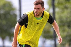 利物浦功勋即将告别：500万就被斯洛特卖了，利物浦球迷很不满