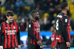 AC米兰赛季风雨飘摇！杯赛双线全失，意甲若无冠将面临彻底失望