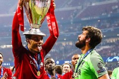 利物浦21世纪最佳11人！两代传奇合体，这阵容放现在能横扫欧洲？