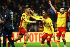 朗斯1-0小胜劲敌，成功登顶法甲榜首，大黑马崛起直指冠军