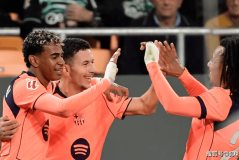 一场5-3逆转，让巴萨甩开2大争冠对手！创造历史：加冕西甲第3队