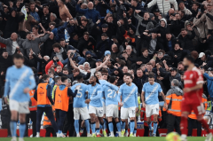 1-2！0-1！足坛疯狂一夜，利物浦倒下，马竞爆冷，巴黎制造惨案