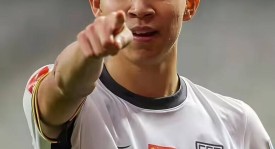 王钰栋拒绝了德甲豪门合同！月薪3000到5000欧元，王钰栋父亲：踢不上球，去欧洲做什么？