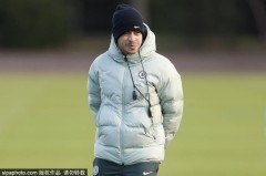 切尔西的未来：罗塞尼尔的战术抉择与球队稳定性的挑战