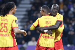 超级大黑马诞生：疯狂8连胜，力压大巴黎，排名法甲榜首