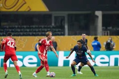 世俱杯激战！9打11巴黎2-0拜仁，穆西亚拉重伤离场
